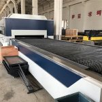 2kw cnc pluošto lazerinis pjaustytuvas, pjovimo lazeriu ir graviravimo mašina su mainų lentele