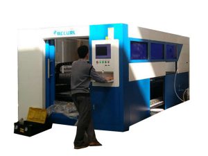 Reguliuojamas metalinių vamzdžių greitis - 2kw optinio pluošto lazerinis pjovimo įrenginys